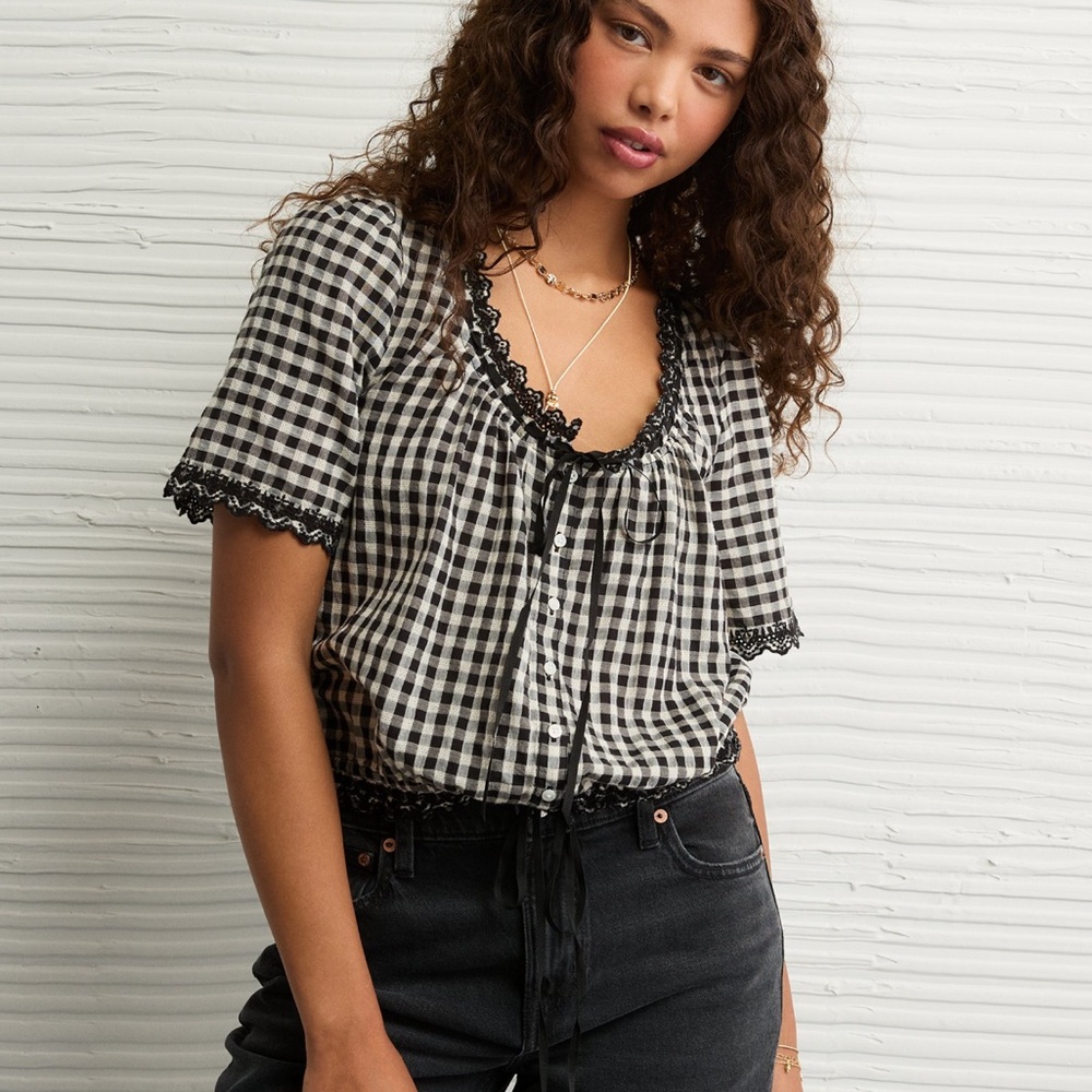 AE gingham blouse shirt. Never worn